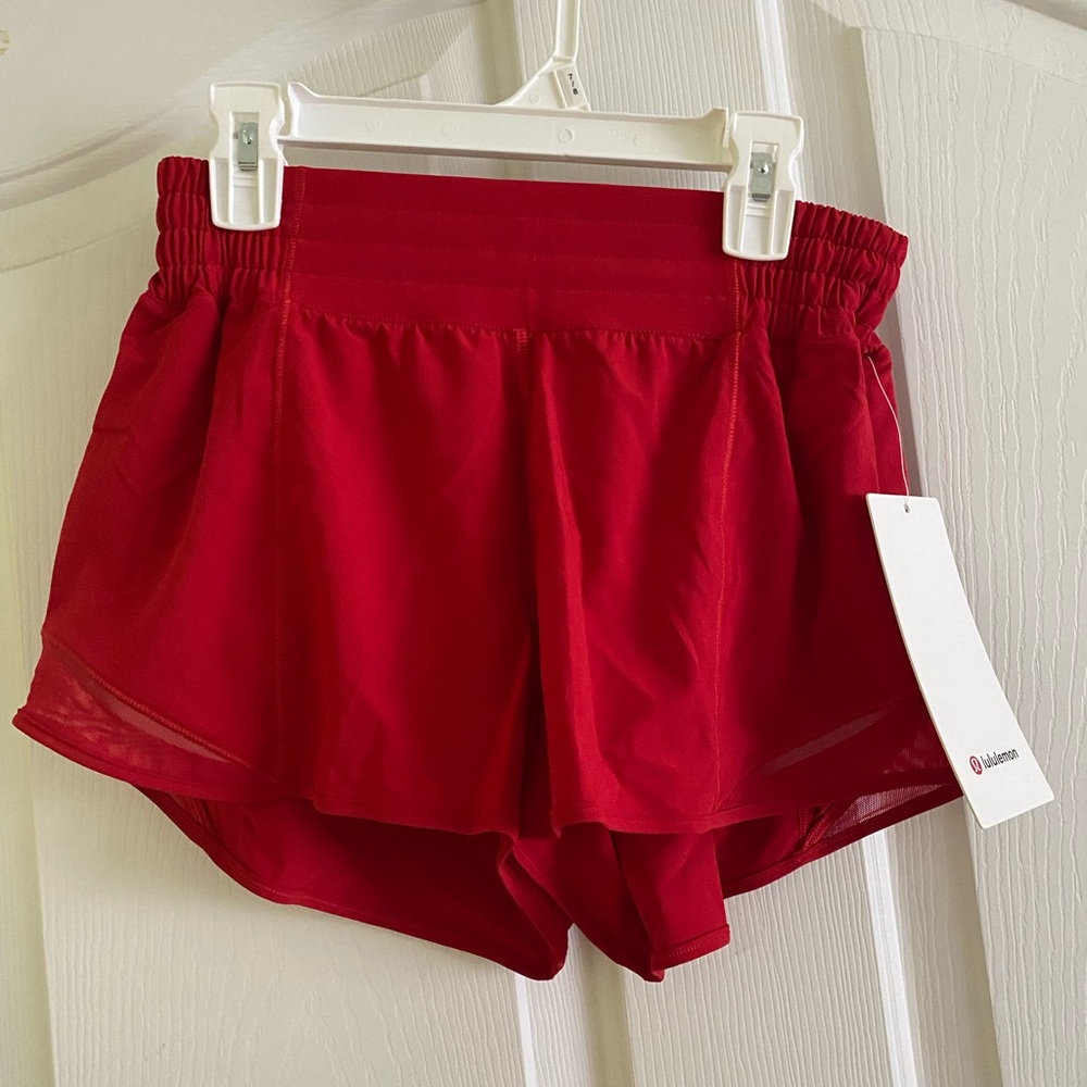 Lululemon NWT Hotty Hot 2.5 inch Shorts